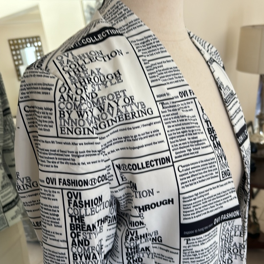 OVI Women’s fitted newspaper print Jacket Size  Large - Picture 3 of 9
